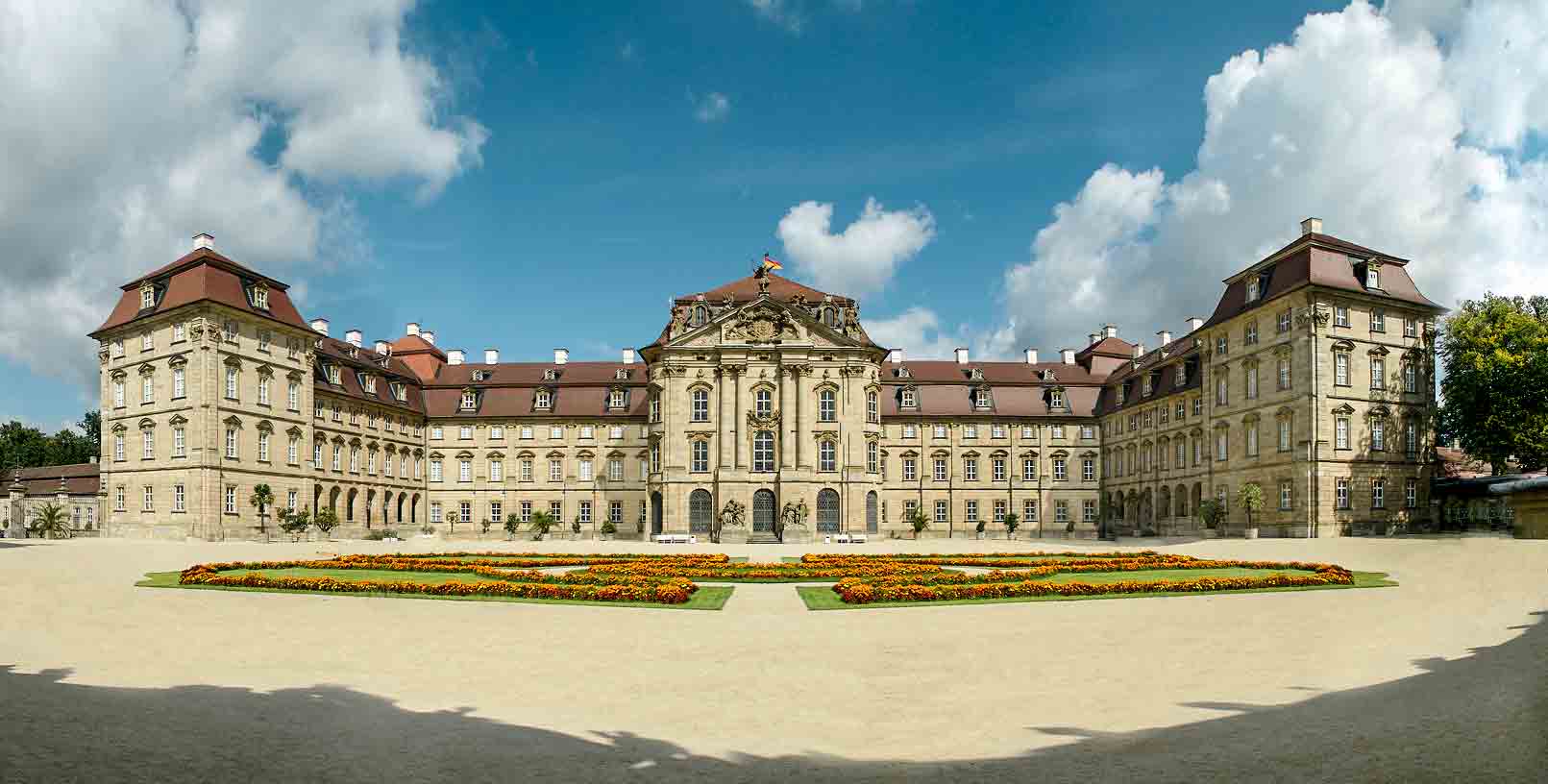 Schloss-Weissenstein, Frontansicht, (c) Gemeinnützige Stiftung Schloss Weissenstein in Pommersfelden