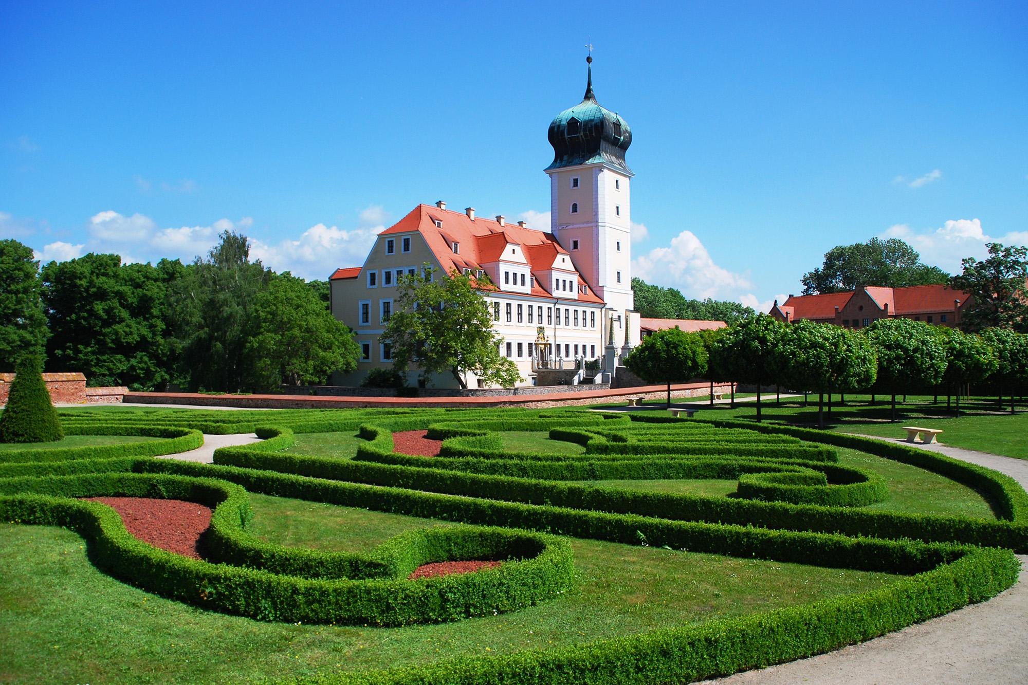 Schloss Delitzsch mit Garten (c) www.schloesserland-sachsen.de