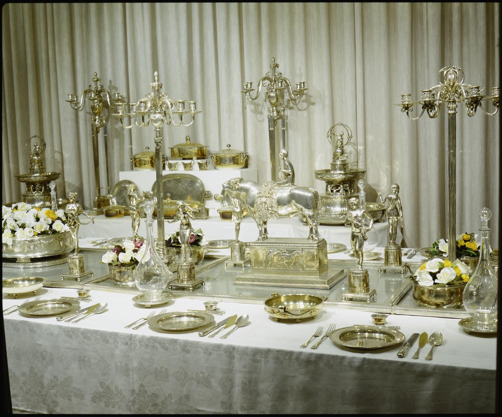 Berlin, Schloss Charlottenburg, Silberkammer,Tafel mit Kronprinzenservice, © SPSG, Foto: Roland Handrick