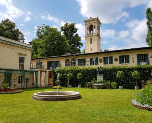 Innenhof von Schloss Glienicke, Foto (c) Andrea Hahn | Text & Presse