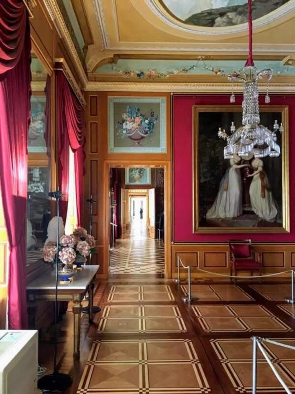 Schloss Charlottenburg, Winterkammern. 1. Empfangszimmer im Neuen Flügel mit einem Gemälde von Königin Luise und ihrer Schwester Friederike, Foto: Thomas Weiberg